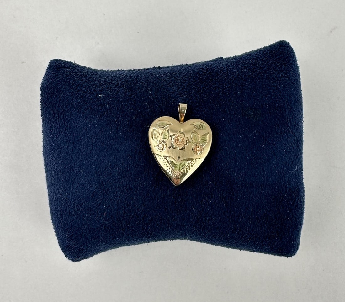 14k Gold Heart Locket: 3.97 grams total weight. 3/4" long.