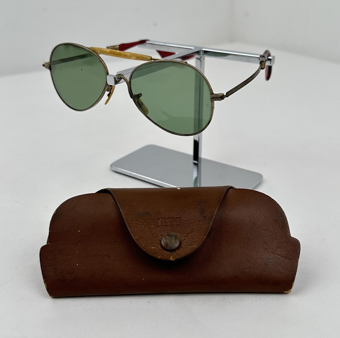 Vintage Aviator Sunglasses: Nice old set. No markings.