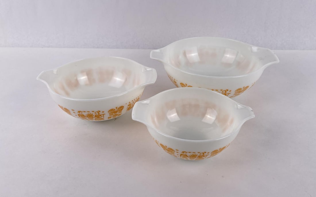 Pyrex Pumpkin Amish Butterprint Mixing Bowls: Rare Color. Nice grouping.