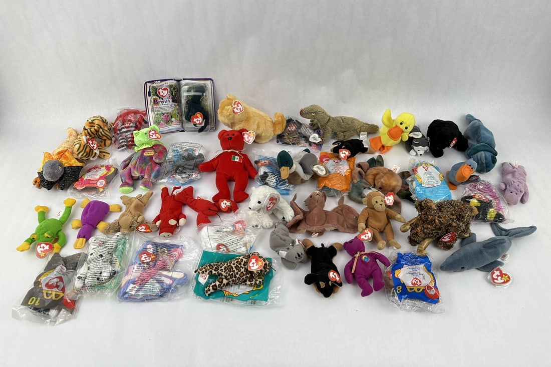 Collection of Beanie Babies: Nice large grouping.