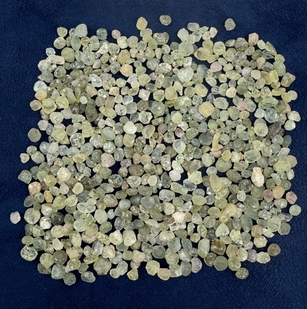 190 Carats of Raw Montana Sapphire Rough: Nice group of stones. 190 Carat Total Weight.