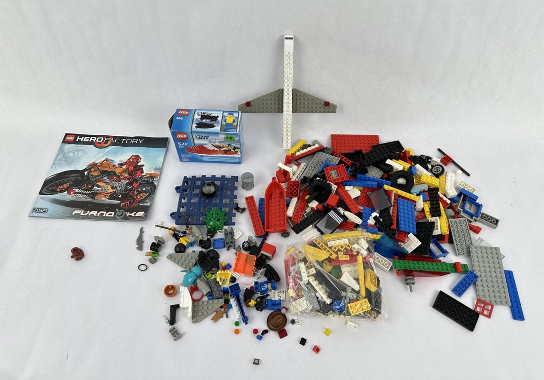 Collection of Vintage Legos: Nice grouping. 1lb 9oz