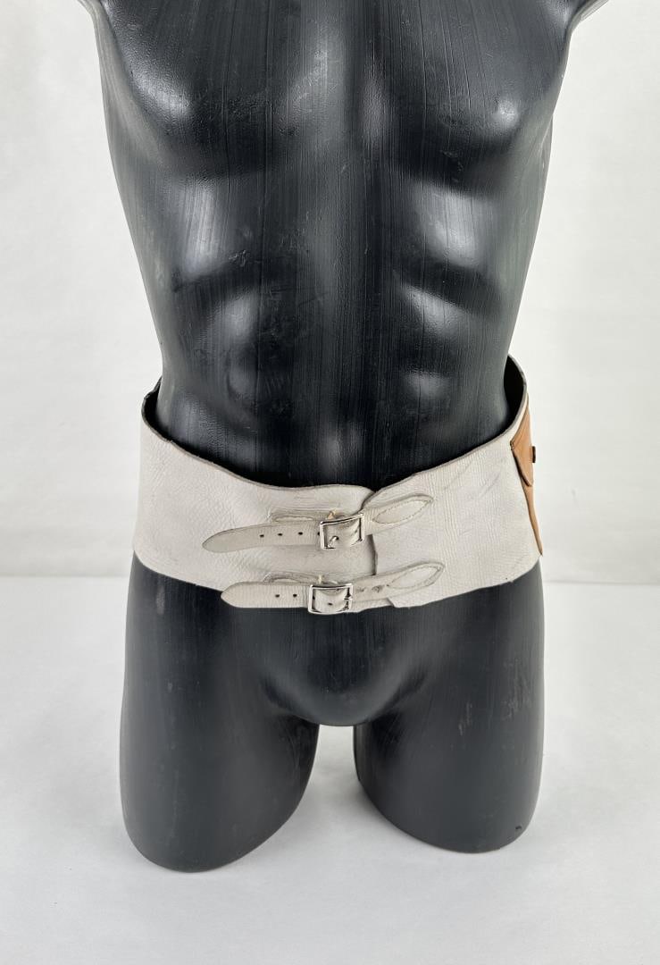 Vintage Motorcycle Leather Kidney Belt: Size 34.