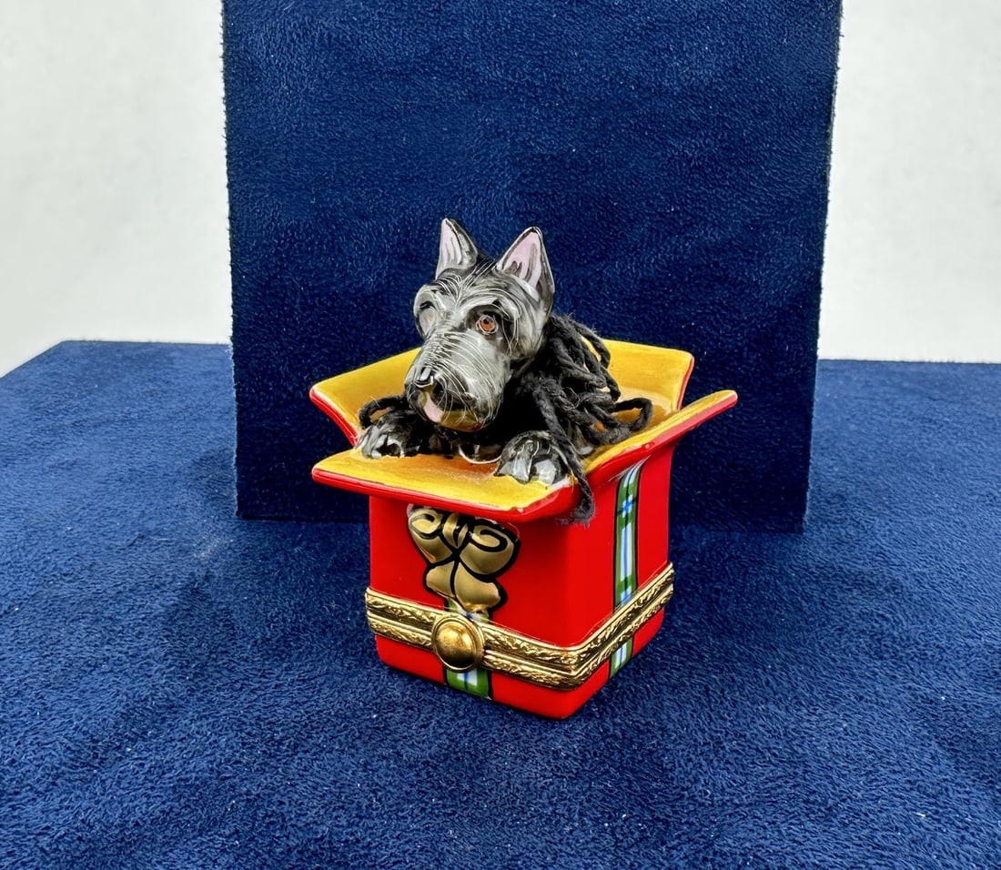 Limoges Peint Main Scottish Terrier Trinket Box: 2 3/8" tall, 2" diameter.