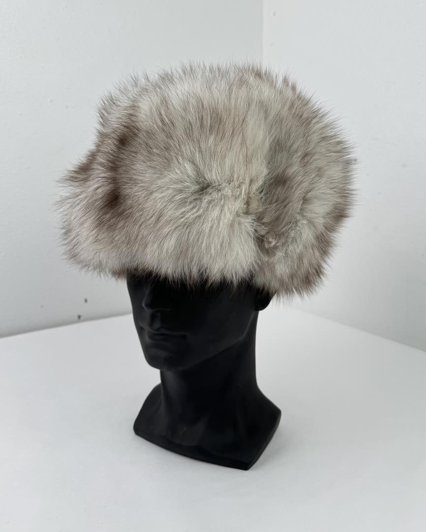 Silver Fox Fur Trapper Hat: Very nice hat.