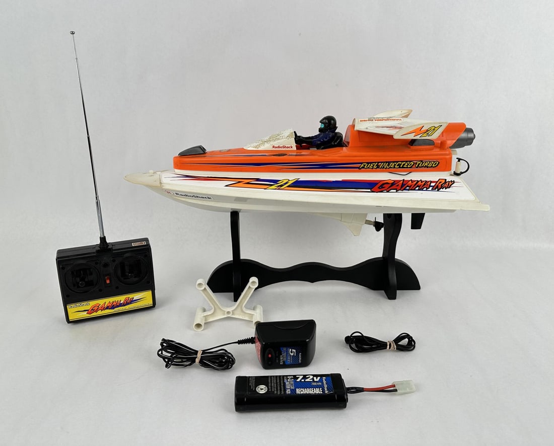 Gamma Ray Remote Control Boat: Boat and remote both work.