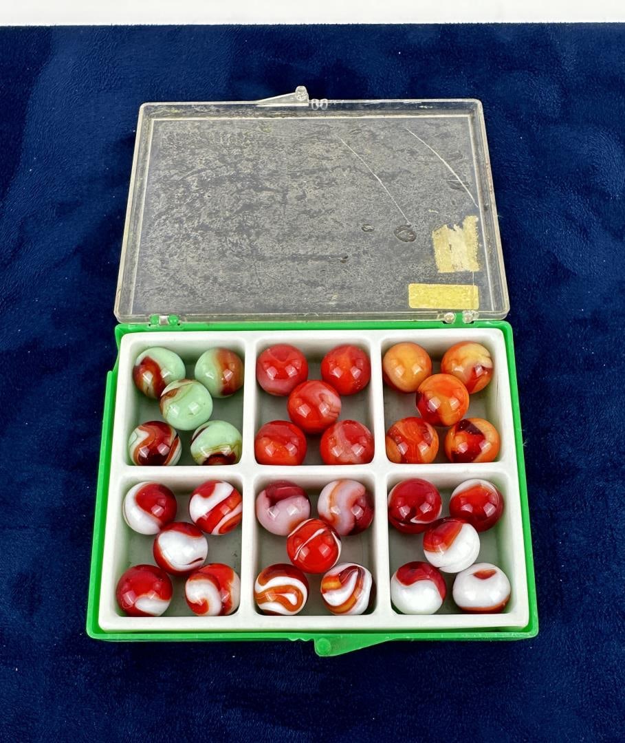 Collection of Antique Swirl Agate Marbles: Nice grouping.