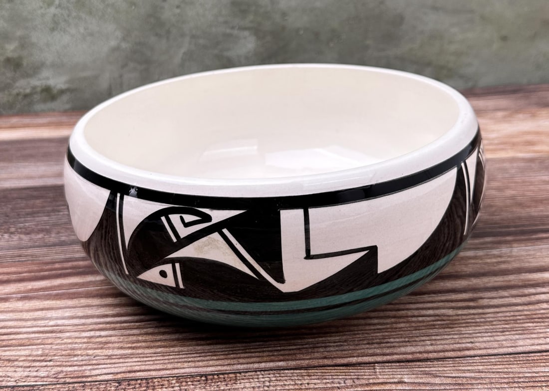 Ruth Root Ute Mountain Indian Pot: 8" in diameter by 3" tall.