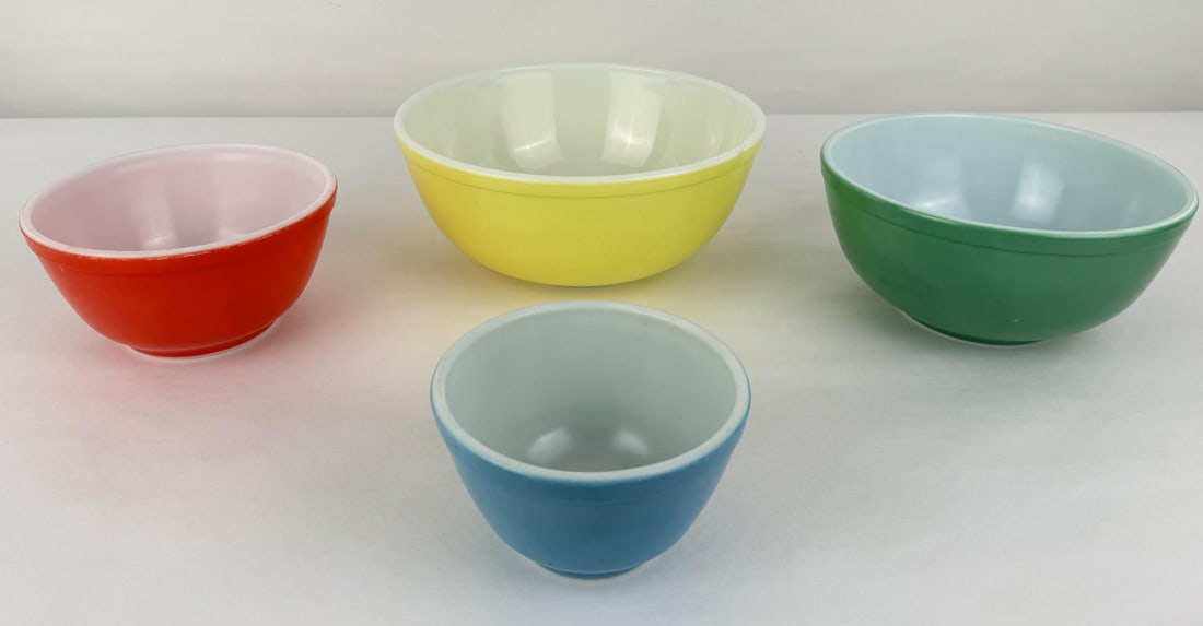 Pyrex Primary Colors 4 Piece Mixing Bowl Set (1 of 7)
