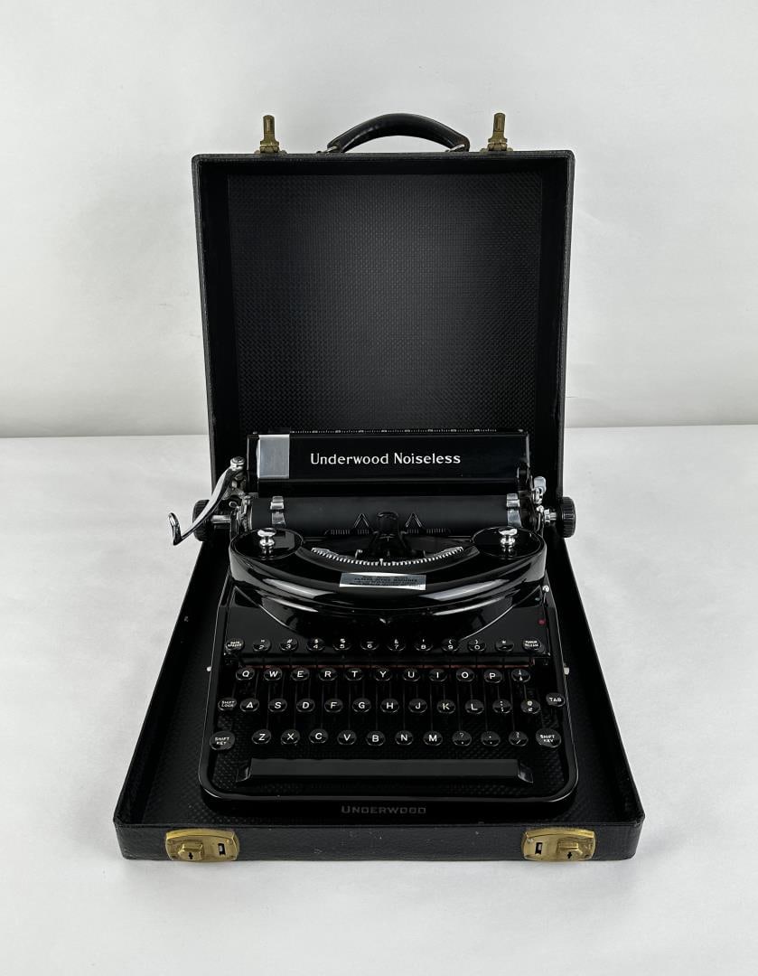 Underwood Noiseless 77 Portable Typewriter (1 of 10)
