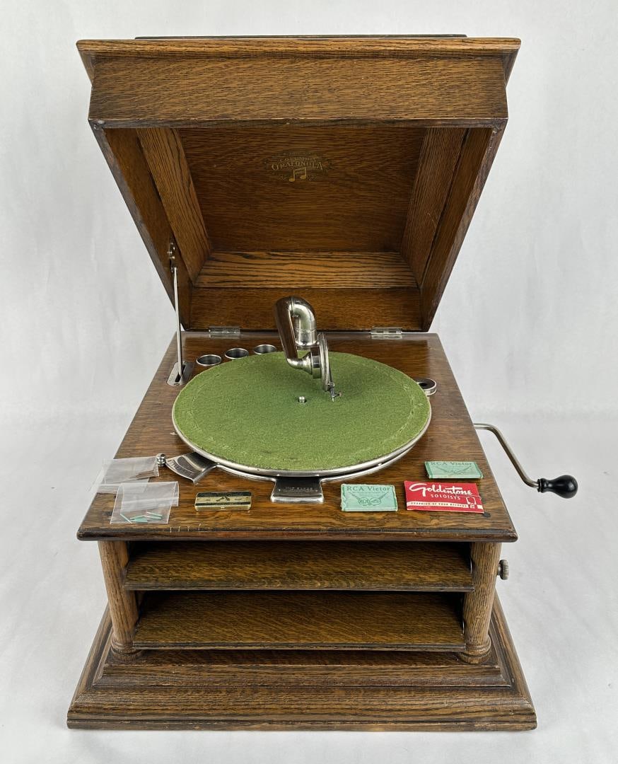 Columbia Grafonola Record Player In Oak Case: Working order.