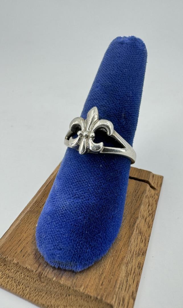Sterling Silver Fleur de Lis Ring (1 of 3)