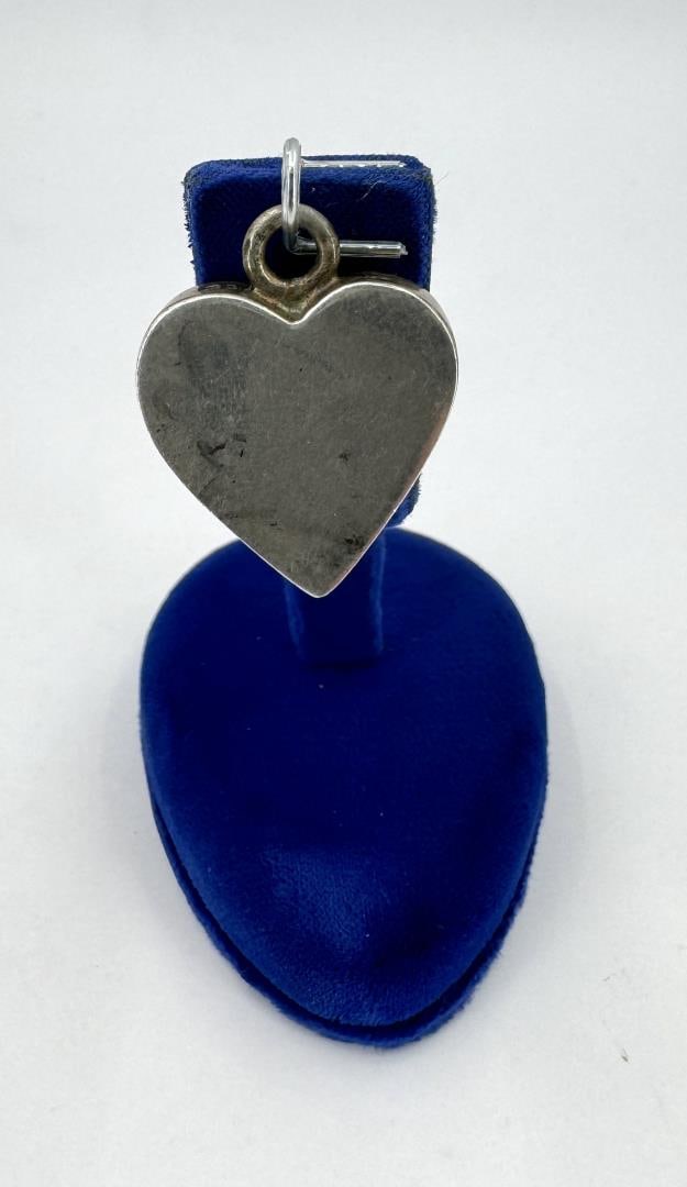 Taxco Mexico Sterling Silver Heart Pendant: 7.55 grams. 7/8" diameter.