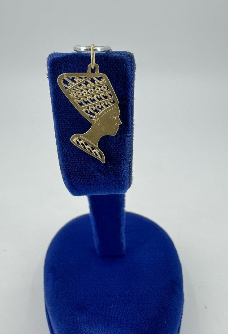 14K Gold Egyptian Queen Nefertiti Pendant Charm: 3/4" by 1/2". .37 grams.
