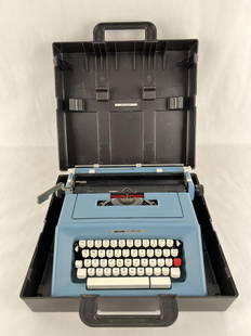 Olivetti Studio 46 Portable Typewriter: Nice example