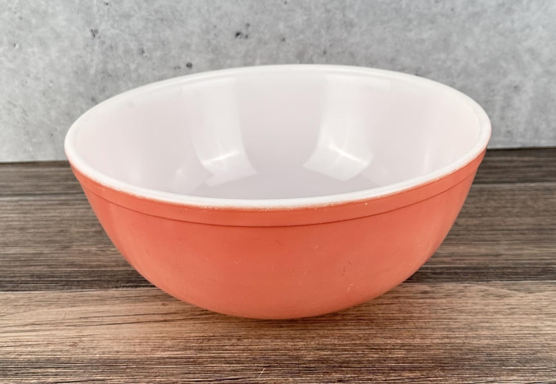 Pyrex Pink 404 Mixing Bowl: Nice example