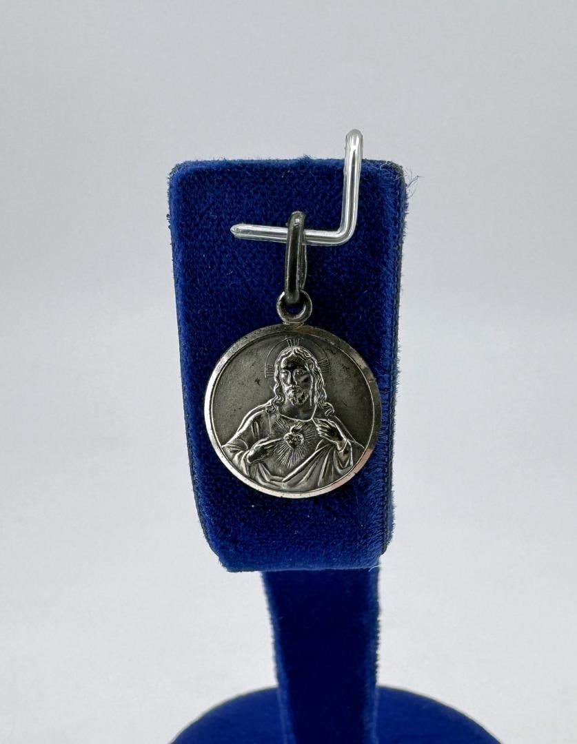 .800 Silver Sacred heart Of Jesus Pendant: 1/2" in diameter