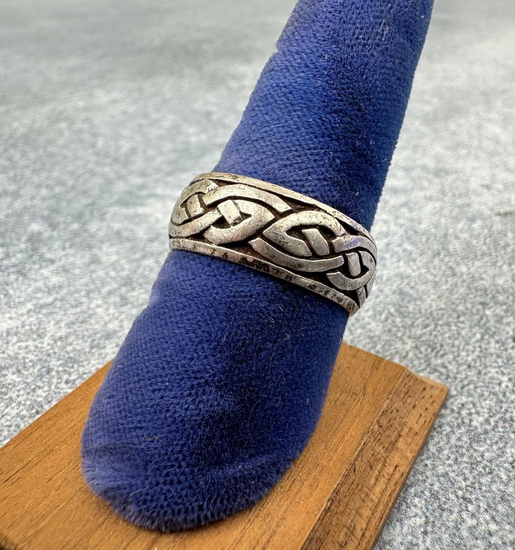 Sterling Silver Peter Stone Celtic Knot Ring (1 of 2)