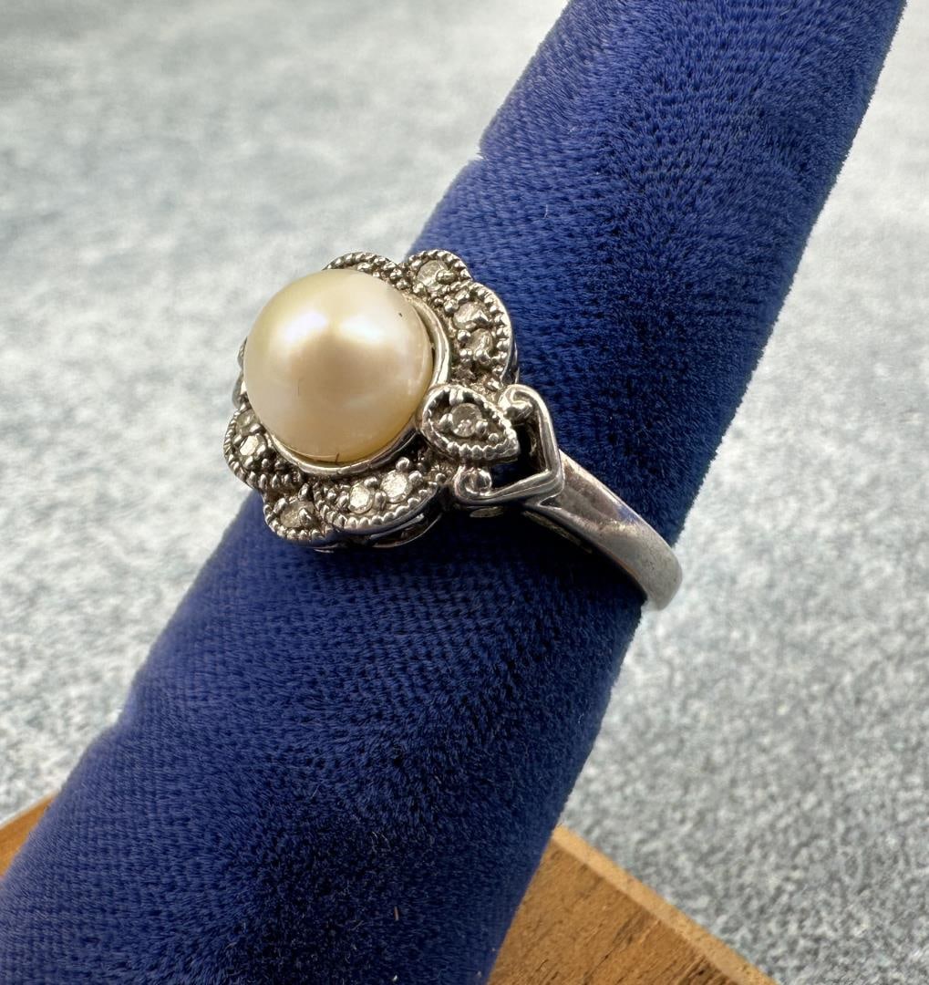 Sterling Silver Marcasite Pearl Ring: Size 7