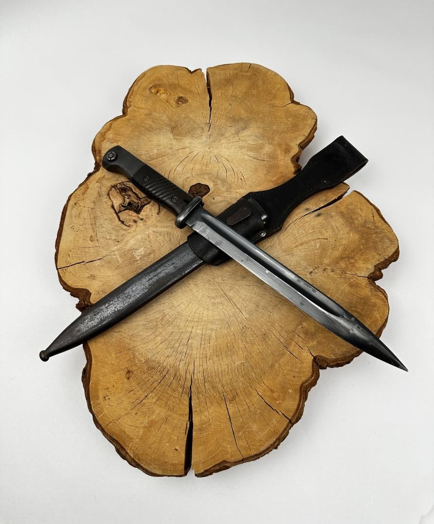 WW2 K98 Mauser Bayonet: Nice example with frog.