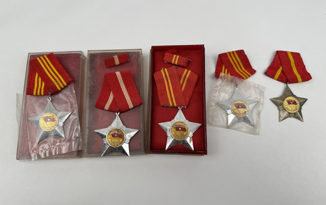 Vietnam War NVA Viet Cong Medals: Medal of Glory.