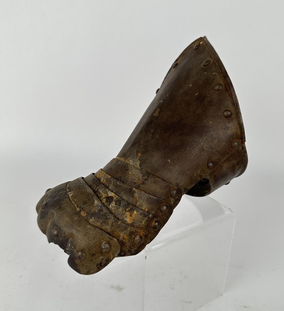 Ancient Medieval Plate Armor Gauntlet: Missing finger guards. 9 1/2" long.