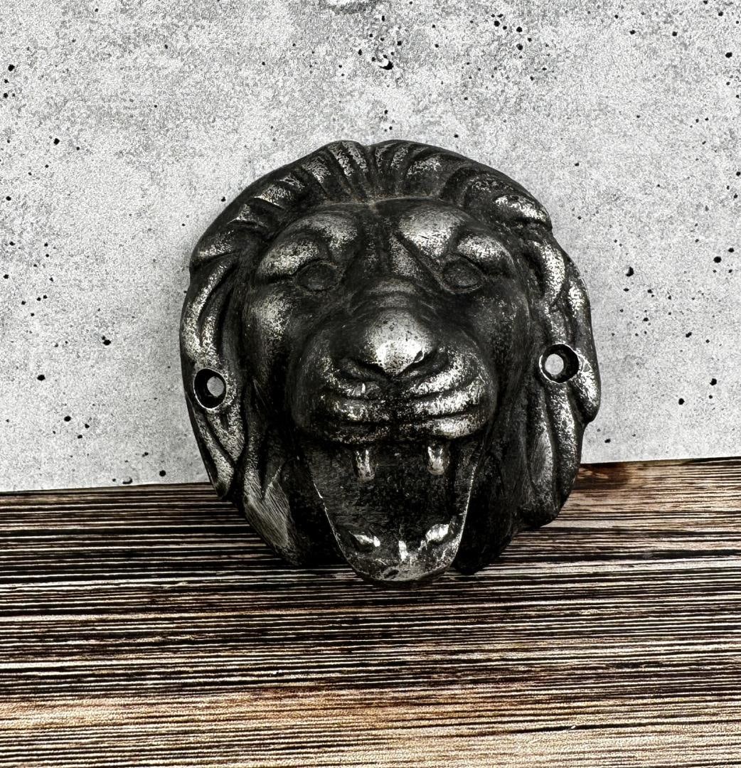 Cast Iron Lion Head Bottle Opener (1 of 4)