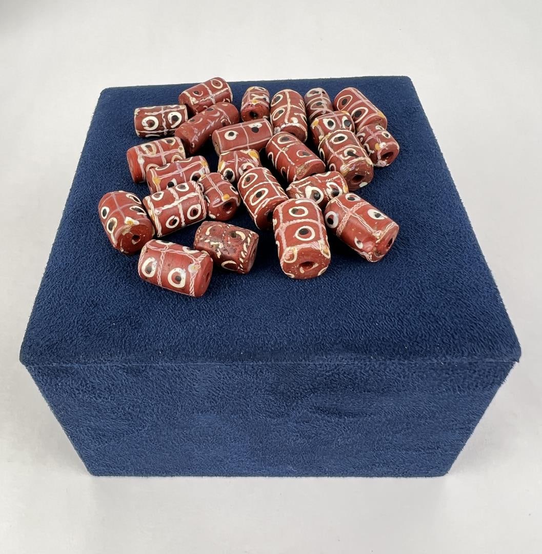 Native American Indian Trade Beads Tic Tac Toe: Nice grouping of beads.