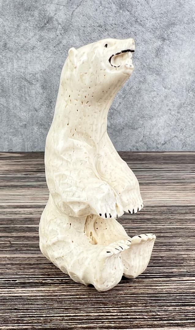 Alaskan Eskimo Inuit Carved Polar Bear (1 of 7)