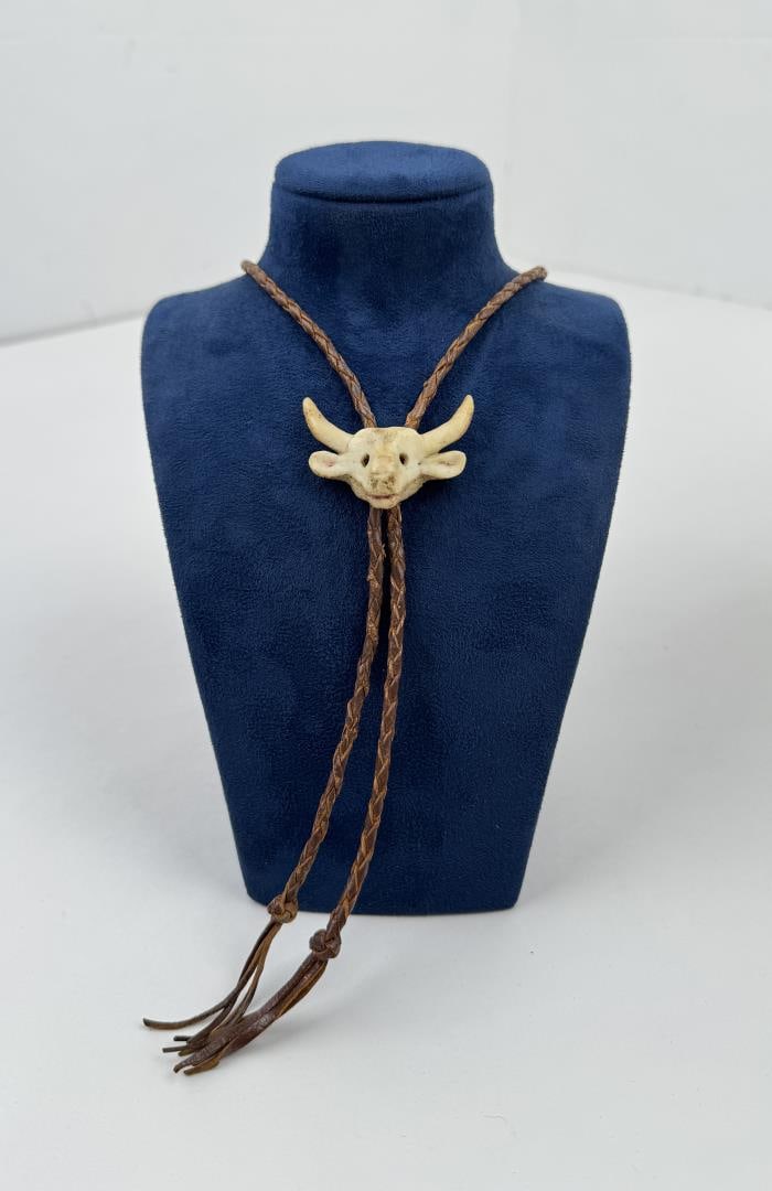 Carved Steer Horn Cowboy Bolo Tie (1 of 3)