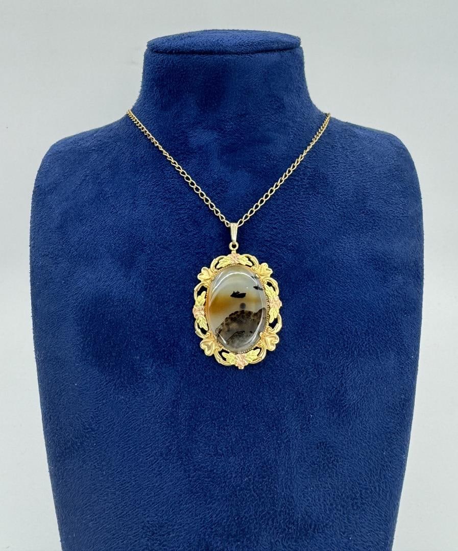 Montana Agate Black Hills Gold Necklace: 9 1/4" long.