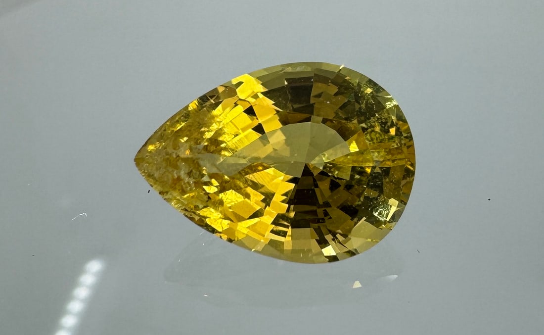 2.23ct Golden Beryl Gemstone: Pear Cut.
