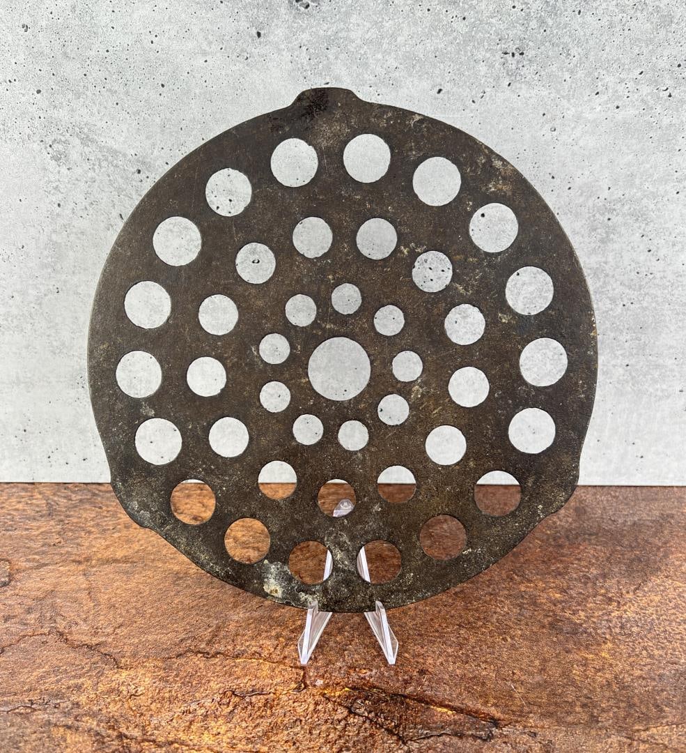 Griswold Cast Iron 8 9 10 Trivet (1 of 6)