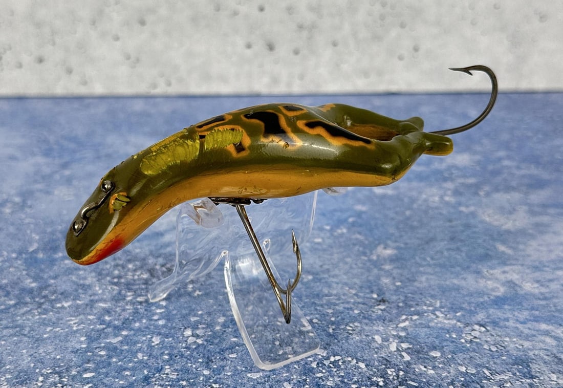 1930s Heddon Luny Frog Fishing Lure (1 of 5)
