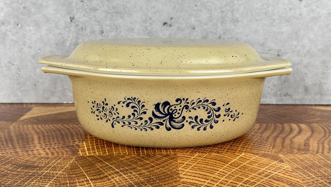Pyrex Blue Homestead Casserole 043: Nice example