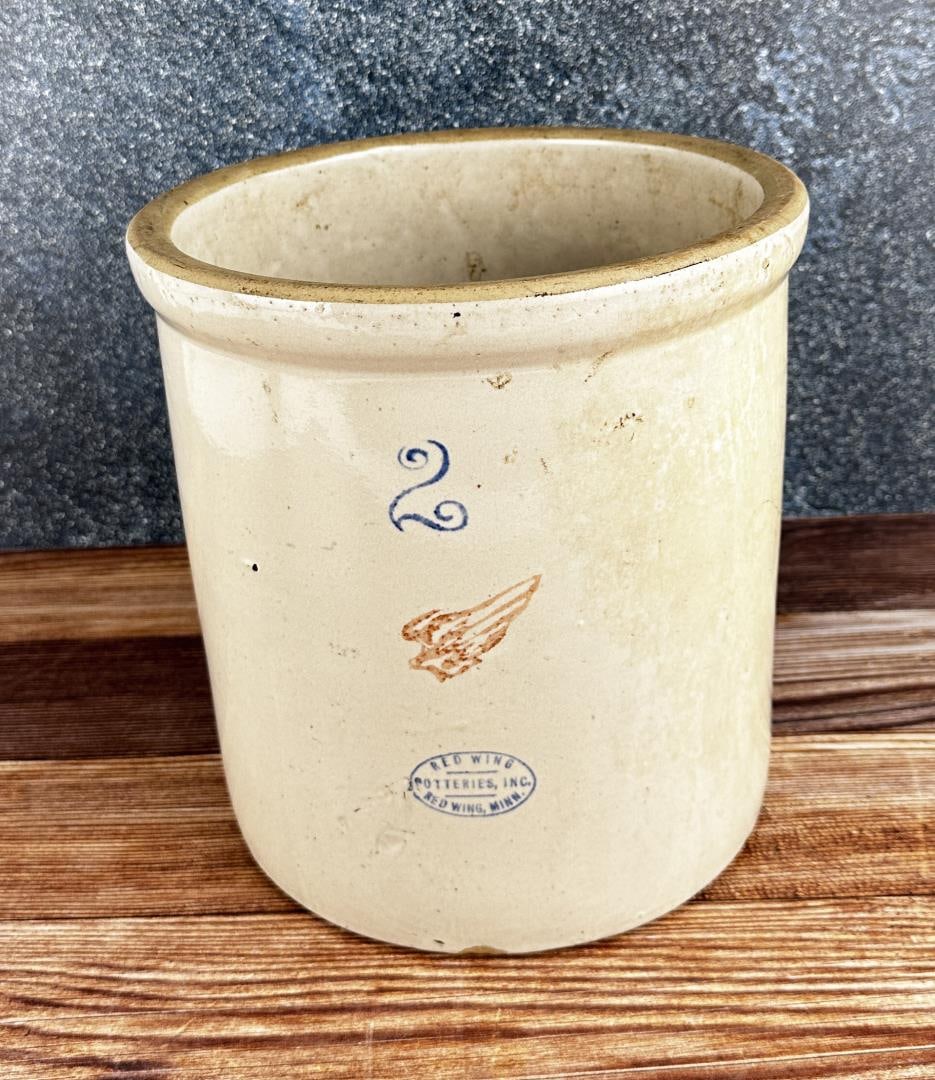 Red Wing Union Stoneware 2 Gallon Crock: Small wing