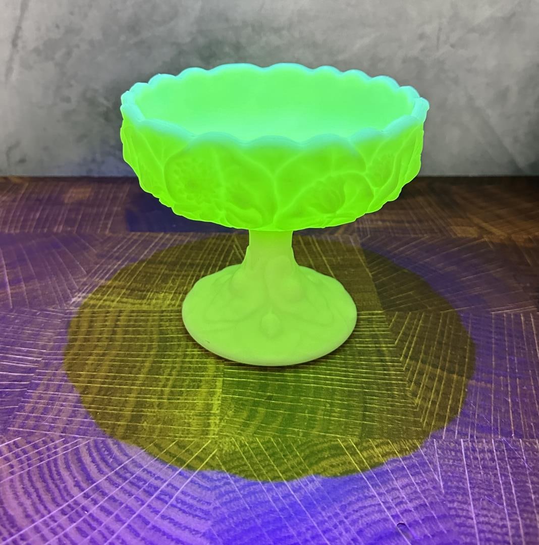 Fenton Glass Uranium Waterlily Footed Dish (1 of 6)