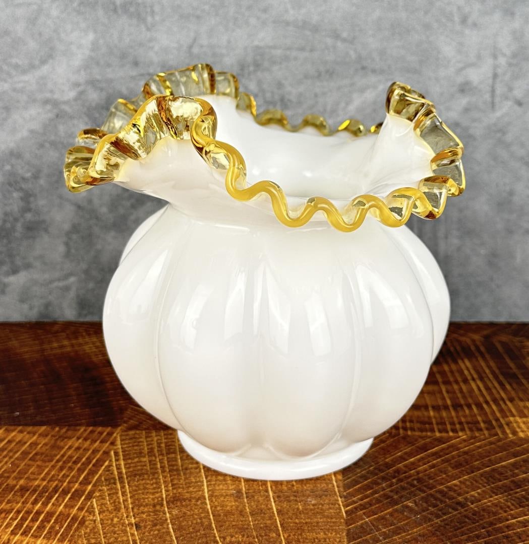 Fenton Glass Gold Crest Ruffled Vase (1 of 5)