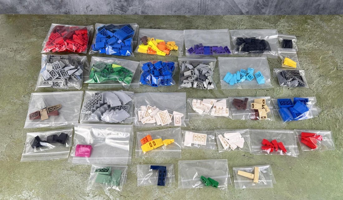 Large Grouping of Lego: Nice grouping