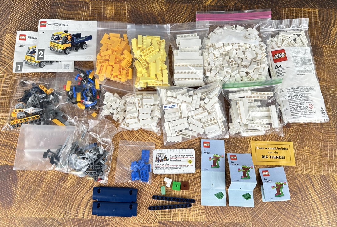 Large Grouping of Lego: Nice grouping.