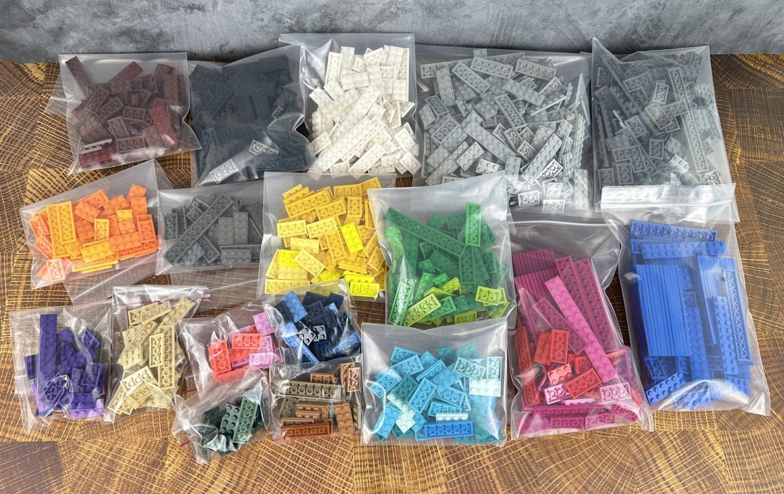 Large Grouping of Lego: Nice grouping.