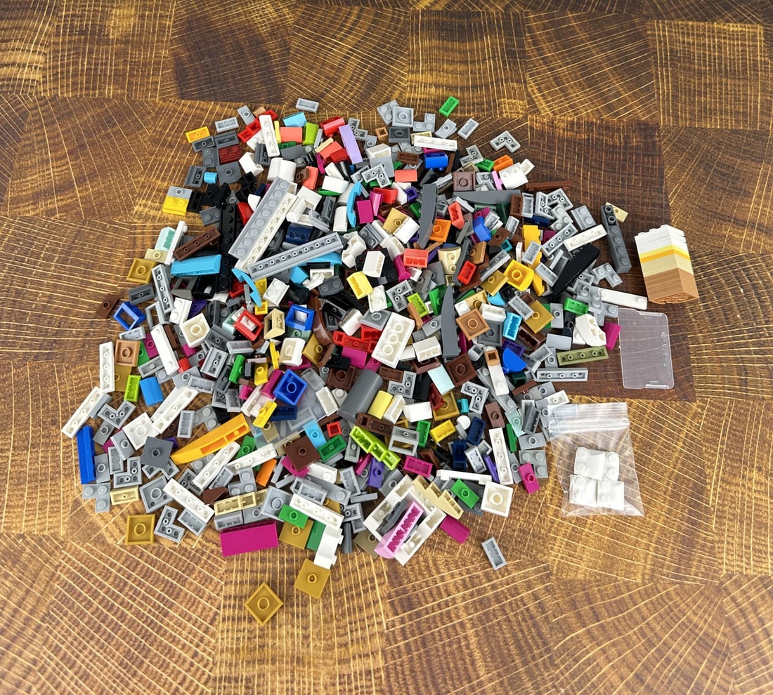 Large Grouping of Lego: Nice grouping.