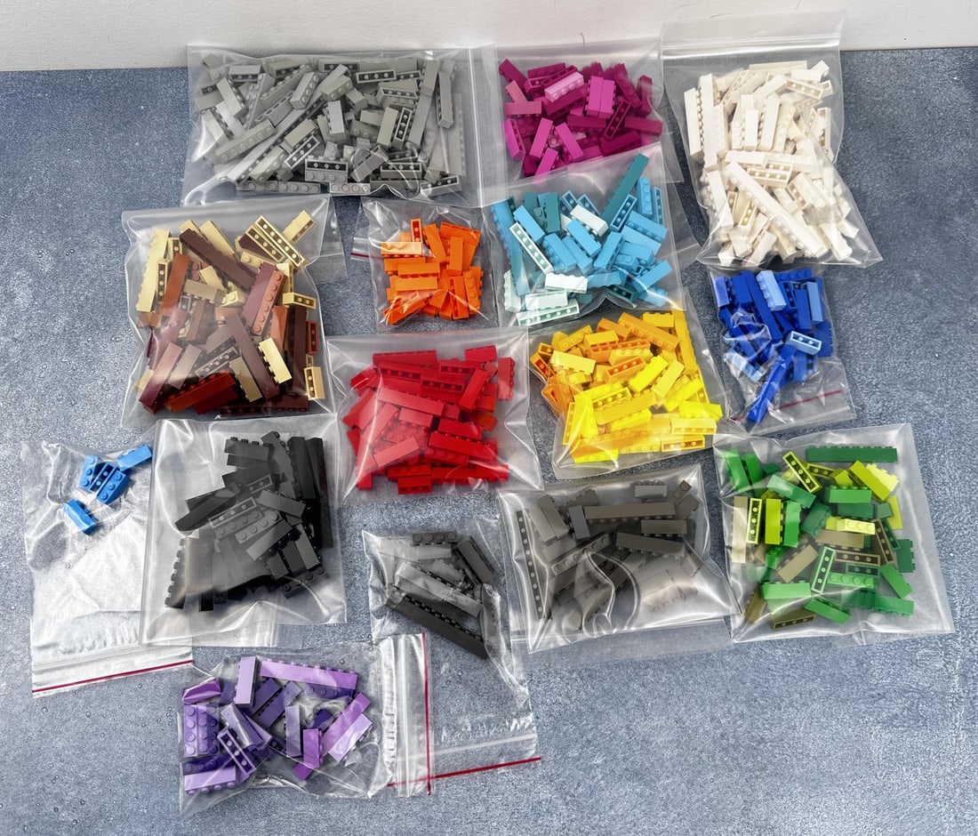 Large Grouping of Lego: Nice grouping.