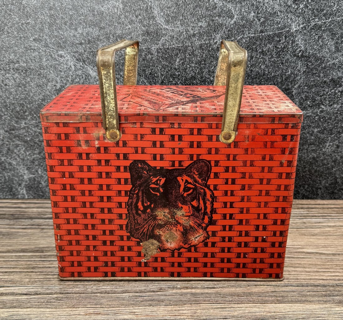 Tiger Plug Cut Tobacco Tin (1 of 7)