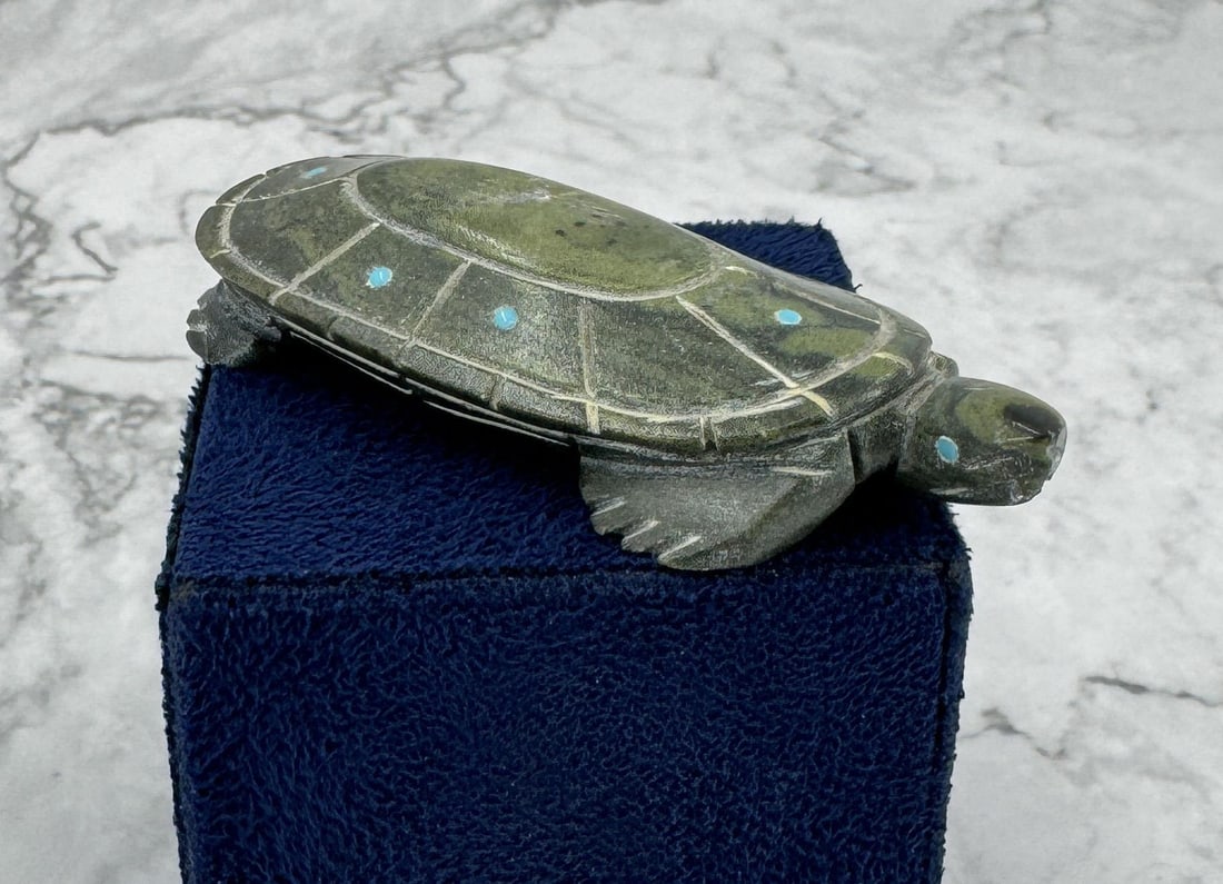 Ephran Chavez Zuni Turtle Fetish (1 of 5)