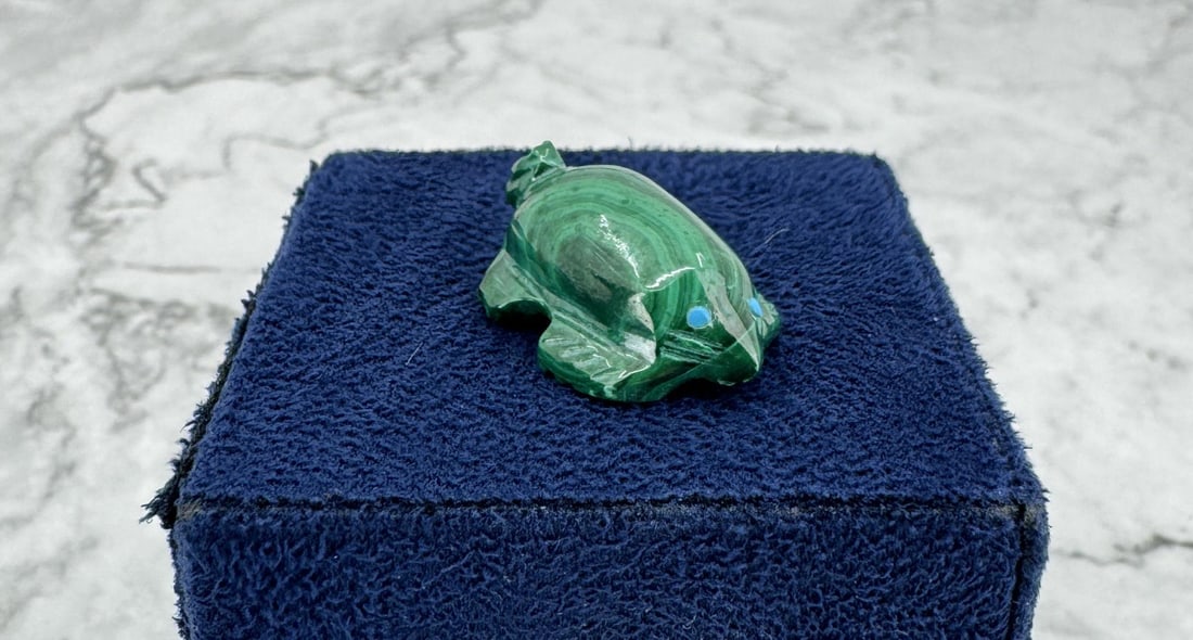 Jimmy Yawakia Zuni Malachite Mole Fetish: 1" by 1/2" by 3/8".