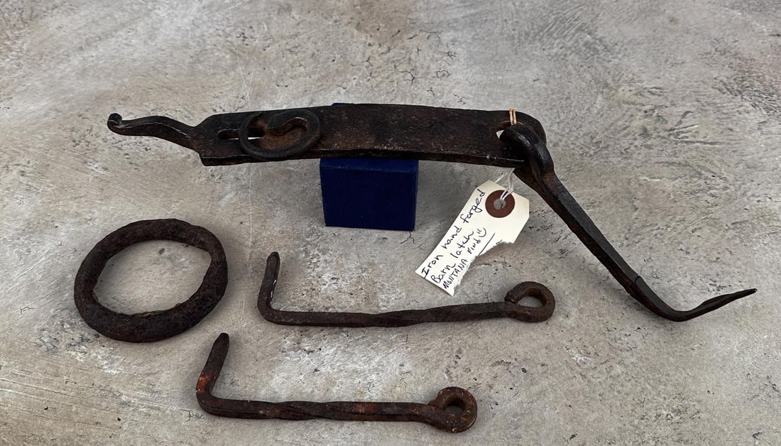 Antique Iron Hand Forged Barn Door Latch (1 of 3)