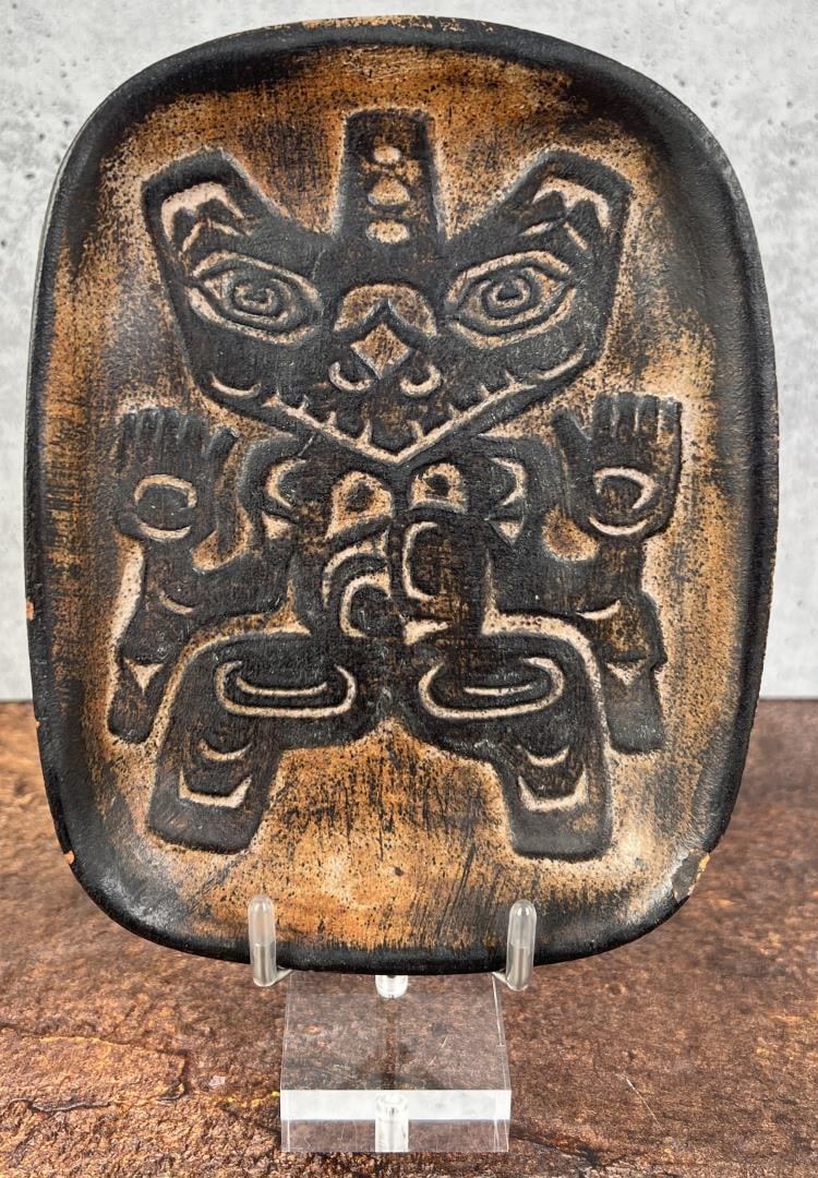 Gene Barker Pottery Haida Bear Dish: Has a few chips as shown. 4 3/4" by 6 1/4"
