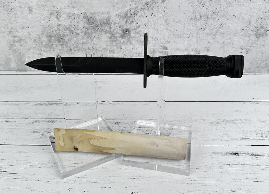 US M7 Bayonet for M16 Rifle: No sheath. Not marked.