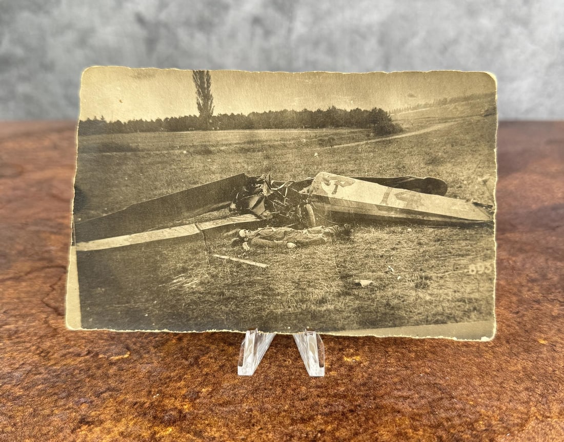 WWI WW1 Quentin Roosevelt Death Postcard: Quentin Roosevelt (1897 - July 1918) was the son of President Theodore Roosevelt. As a WW1 fighter pilot in the USAAS 1 Pursuit 95th Aero squadron he was killed in aerial combat after engaging at leas